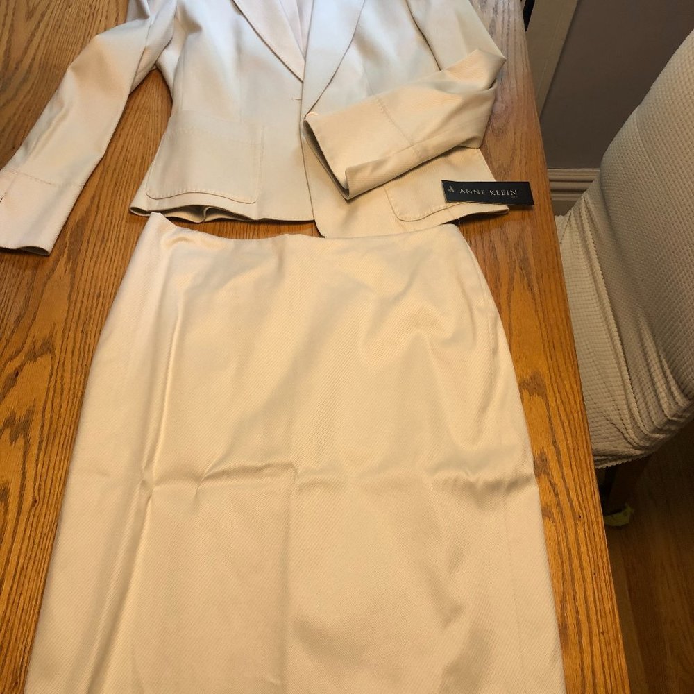 Ann Klein cream/beige skirt suit